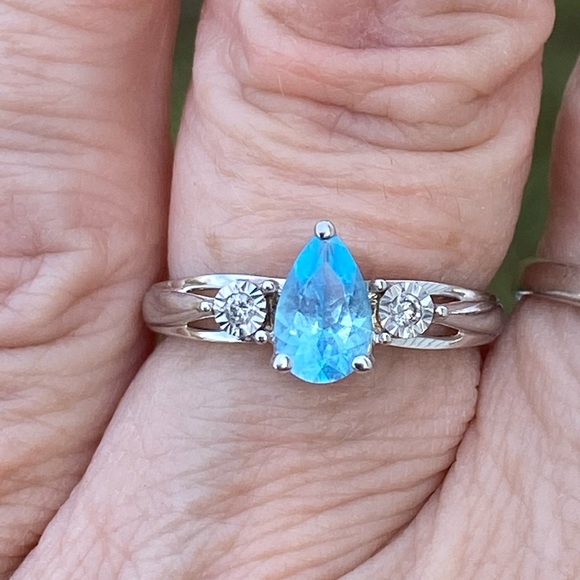 Genuine Blue Topaz Ring 10k white gold with Diamond accent teardrop stamped - Picture 14 of 16